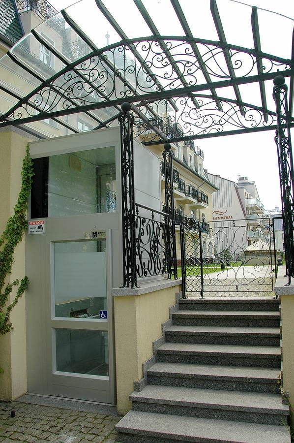 Apartament Przy Promenadzie ชวีโนวิชแจ ภายนอก รูปภาพ